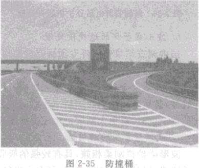 圖2一35防撞桶