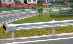 撞壞高速公路波形護(hù)欄