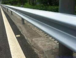 臨吉高速公路建設(shè)管理隊(duì)二波形護(hù)欄板、防撞沙桶